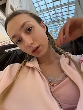 Lia  Love online show from 11/20/25, 12:05