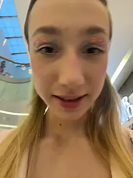 Lia  Love online show from 11/28/25, 12:08