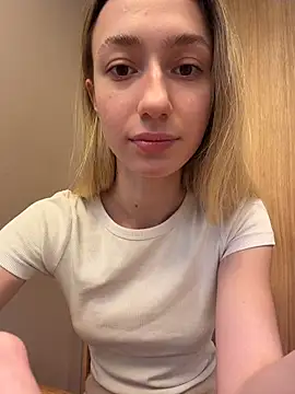 Lia  Love online show from 12/17/25, 12:11