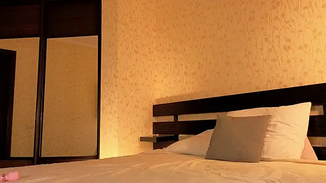 Sweet Paradox online show from 12/02/25, 01:22