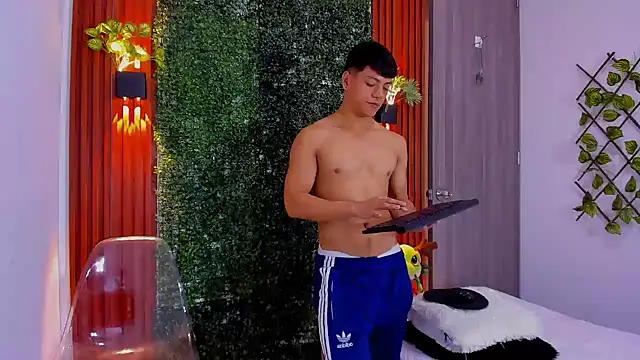 Snapshot of Valentino__X chatting on 09/23/25, 01:14 Valentino X online show from 09/23/25, 01:14