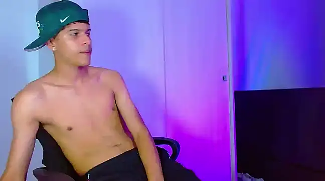 Snapshot of LiamGadiell chatting on 12/24/24, 12:33 LiamGadiell online show from 12/24/24, 12:33