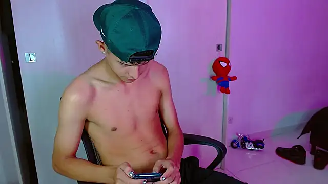 Snapshot of LiamGadiell chatting on 03/03/25, 04:14 LiamGadiell online show from 03/03/25, 04:14