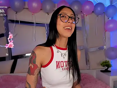 Snapshot of Mis__lola chatting on 11/11/25, 09:15 Mis lola online show from 11/11/25, 09:15