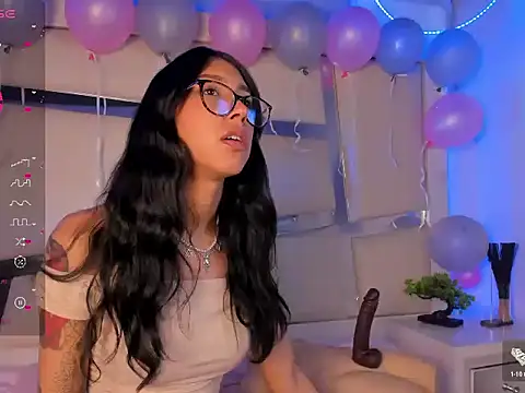 Snapshot of Mis__lola chatting on 11/12/25, 08:52 Mis lola online show from 11/12/25, 08:52