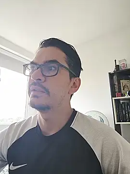 Cam Sorrento online show from 04/17/26, 02:09