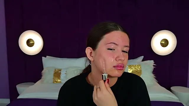 milaleoneli online show from 03/18/25, 12:36