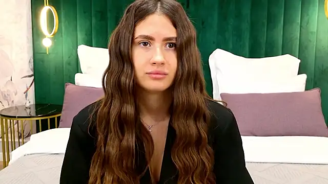 milaleoneli online show from 03/04/26, 02:56