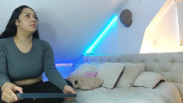 Scarlett Jazmin online show from 10/18/25, 11:00