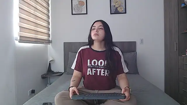 Scarlett Jazmin online show from 05/27/26, 02:25