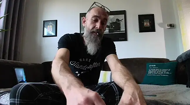 Snapshot of Kingsscepter chatting on 02/14/25, 02:12 Kingsscepter online show from 02/14/25, 02:12