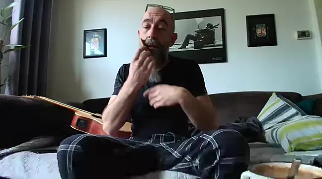 Snapshot of Kingsscepter chatting on 02/15/25, 11:50 Kingsscepter online show from 02/15/25, 11:50