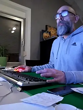 Snapshot of Kingsscepter chatting on 02/19/25, 09:03 Kingsscepter online show from 02/19/25, 09:03