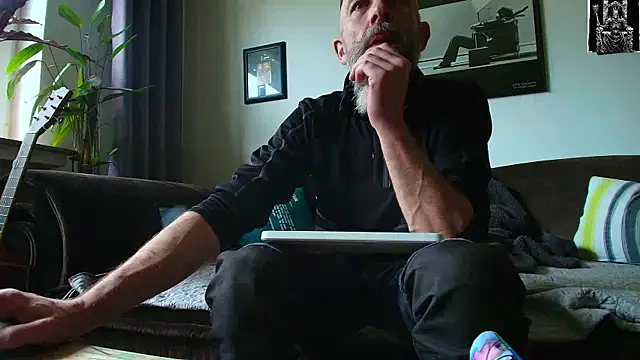 Snapshot of Kingsscepter chatting on 02/20/25, 01:51 Kingsscepter online show from 02/20/25, 01:51