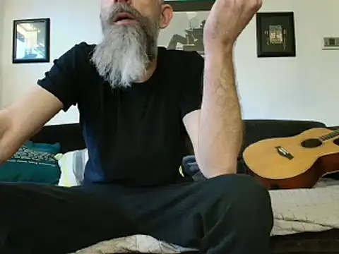 Snapshot of Kingsscepter chatting on 02/21/25, 04:59 Kingsscepter online show from 02/21/25, 04:59