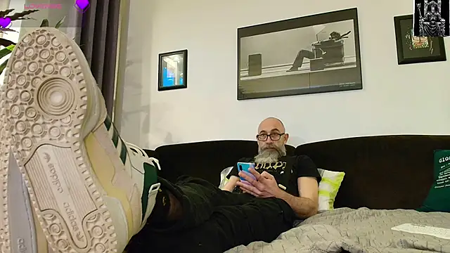 Snapshot of Kingsscepter chatting on 02/23/25, 05:29 Kingsscepter online show from 02/23/25, 05:29