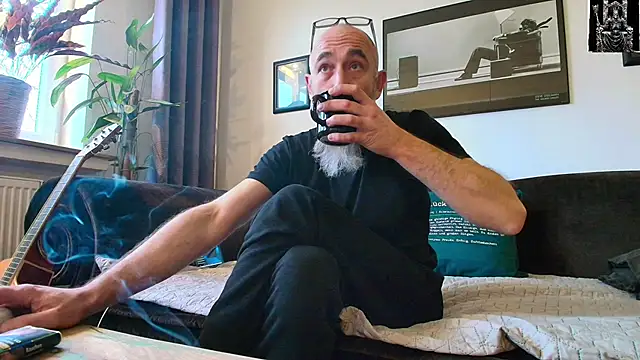 Snapshot of Kingsscepter chatting on 02/25/25, 04:21 Kingsscepter online show from 02/25/25, 04:21