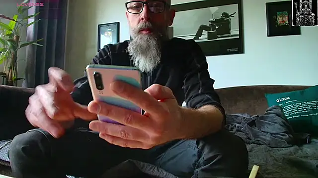 Snapshot of Kingsscepter chatting on 02/28/25, 11:58 Kingsscepter online show from 02/28/25, 11:58