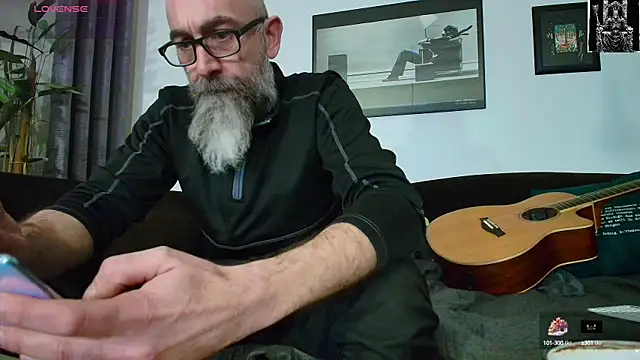 Snapshot of Kingsscepter chatting on 02/28/25, 05:37 Kingsscepter online show from 02/28/25, 05:37