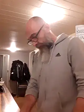 Snapshot of Kingsscepter chatting on 03/04/25, 06:39 Kingsscepter online show from 03/04/25, 06:39