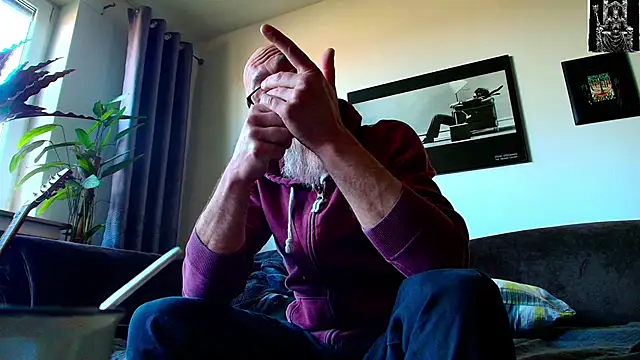 Snapshot of Kingsscepter chatting on 03/08/25, 10:11 Kingsscepter online show from 03/08/25, 10:11