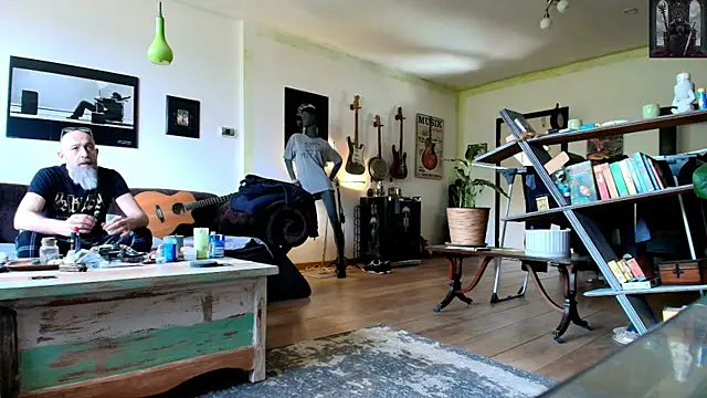 Snapshot of Kingsscepter chatting on 03/14/25, 11:23 Kingsscepter online show from 03/14/25, 11:23