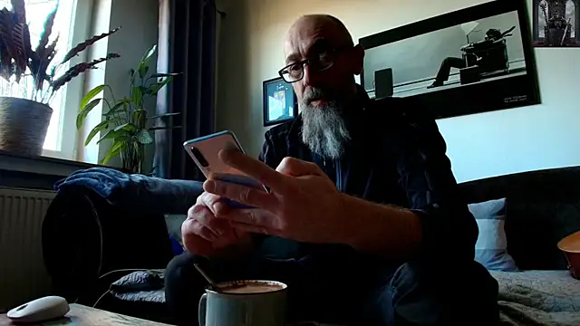 Snapshot of Kingsscepter chatting on 03/18/25, 08:47 Kingsscepter online show from 03/18/25, 08:47