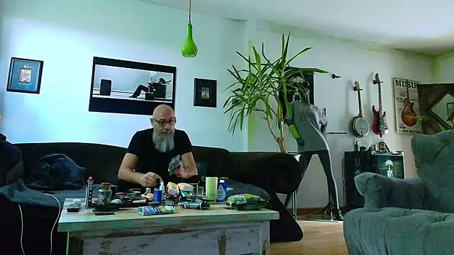 Snapshot of Kingsscepter chatting on 09/27/25, 09:25 Kingsscepter online show from 09/27/25, 09:25