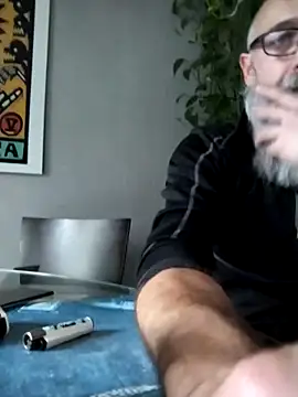 Snapshot of Kingsscepter chatting on 10/13/25, 10:26 Kingsscepter online show from 10/13/25, 10:26