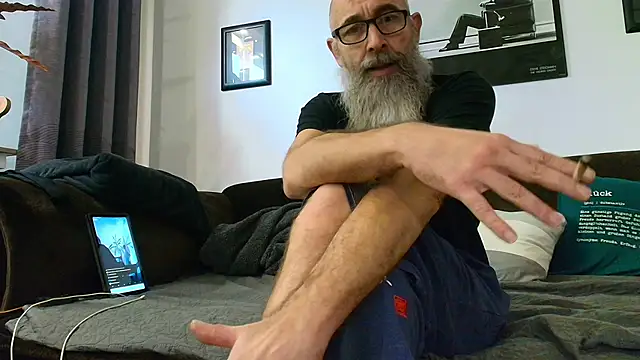 Snapshot of Kingsscepter chatting on 10/23/25, 01:32 Kingsscepter online show from 10/23/25, 01:32