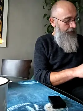 Snapshot of Kingsscepter chatting on 10/27/25, 09:13 Kingsscepter online show from 10/27/25, 09:13