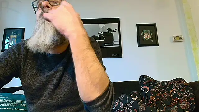 Snapshot of Kingsscepter chatting on 01/16/26, 01:59 Kingsscepter online show from 01/16/26, 01:59