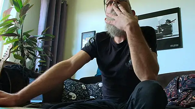 Snapshot of Kingsscepter chatting on 04/14/26, 03:29 Kingsscepter online show from 04/14/26, 03:29