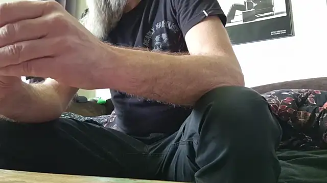 Snapshot of Kingsscepter chatting on 04/15/26, 03:52 Kingsscepter online show from 04/15/26, 03:52