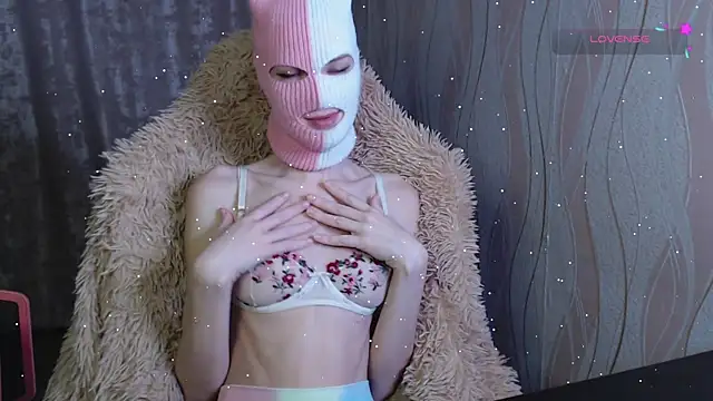 Snapshot of Domiiiniiicana chatting on 12/15/24, 02:16 Domiiiniiicana online show from 12/15/24, 02:16