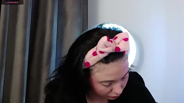 AveryWillow online show from 03/22/25, 06:25