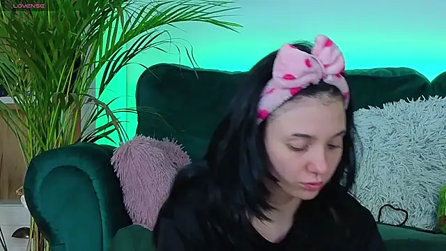 AveryWillow online show from 10/10/25, 01:37