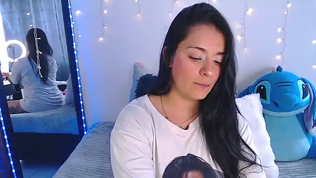 Samanta james19 online show from 04/17/26, 06:00