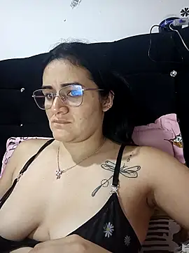 Hanna Kinsley online show from 11/04/25, 03:38