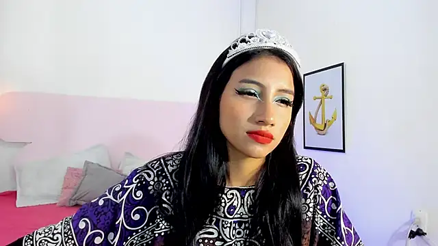 naomiii   online show from 09/24/25, 12:19