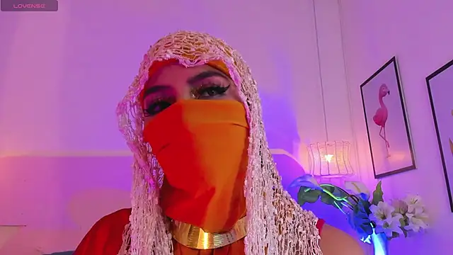 naomiii   online show from 10/20/25, 11:54