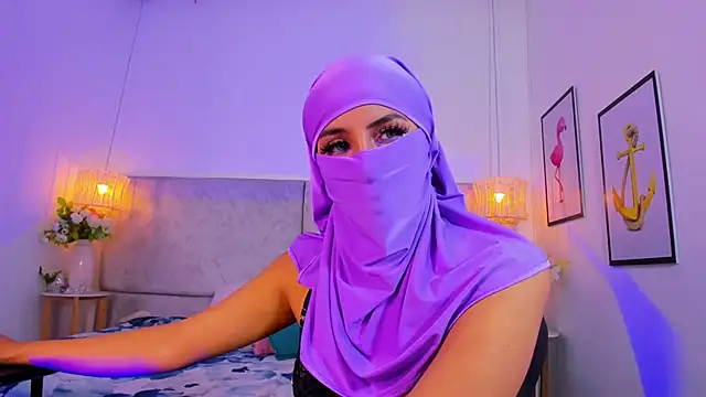 naomiii   online show from 10/25/25, 11:51