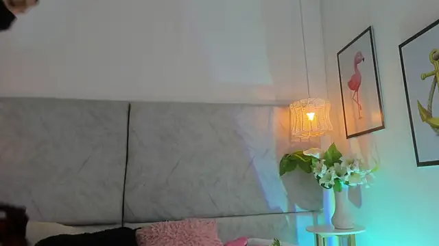 naomiii   online show from 02/24/26, 11:52