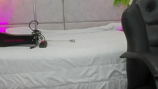 naomiii   online show from 03/19/26, 11:47