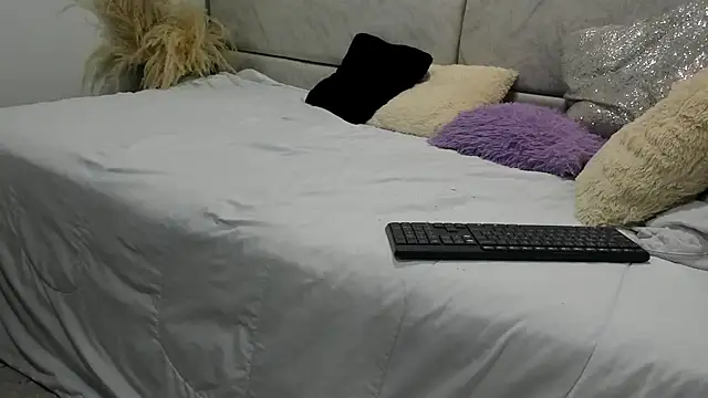naomiii   online show from 05/26/26, 11:17