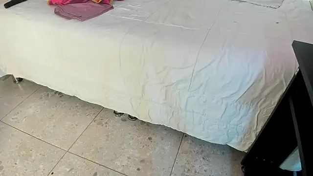 naomiii   online show from 06/02/26, 11:45