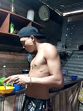 Snapshot of tayson_ chatting on 01/21/25, 02:59 tayson online show from 01/21/25, 02:59