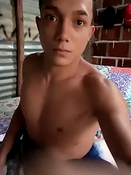 Snapshot of tayson_ chatting on 02/13/25, 12:43 tayson online show from 02/13/25, 12:43