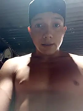 Snapshot of tayson_ chatting on 03/05/25, 06:01 tayson online show from 03/05/25, 06:01