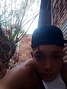 Snapshot of tayson_ chatting on 10/07/25, 11:07 tayson online show from 10/07/25, 11:07